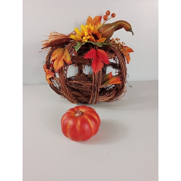 Harvest/Thanksgiving Small Table Centerpiece Pumpkins Gourds Galore - Picture 8 of 16